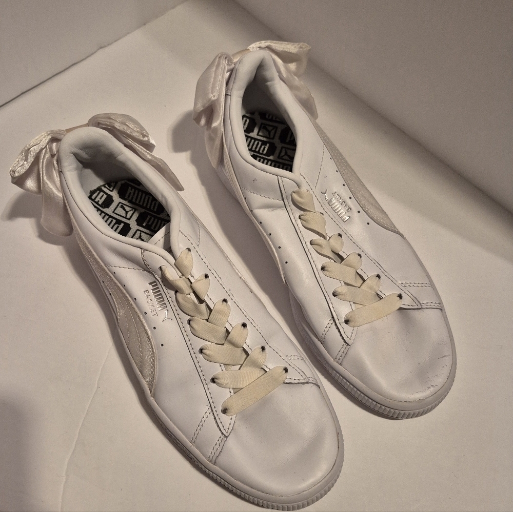 Puma women's size 7.5 white basket bow leather upper sneakers